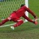 Julio Cesar defende pênalti, Brasil bate o Uruguai no fim do jogo e vai à final