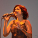 Kareen Mendes completa 18 anos de carreira com show no Mandala