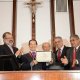 Entrega de comenda a Divaldo Franco é celebrada com música, rosas e tom ecumênico