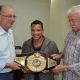Prefeito recebe feirense que vai disputar mundial de boxe