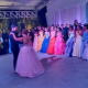 Debutantes da Escola Maria Antônia da Costa dançam a valsa com o príncipe
