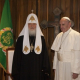 'Somos irmãos', diz papa em encontro histórico com patriarca ortodoxo russo