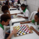 Jogo de damas promove mais concentração, disciplina e até responsabilidade em sala de aula