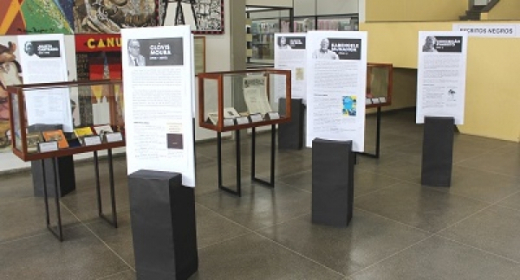 Biblioteca Central da Uefs realiza exposição Escritos Negros