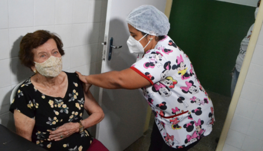 Em Feira, 731 idosos acima de 90 anos foram vacinados contra Covid