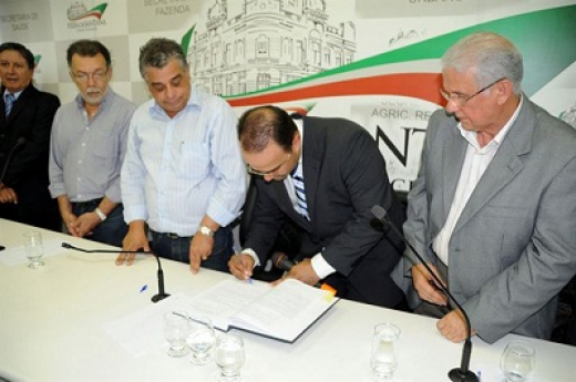 Empossados três novos secretários