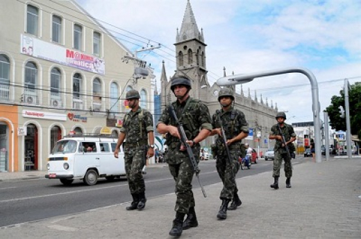 Exército patrulha as ruas de Feira de Santana