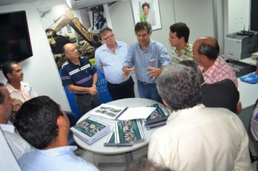 Prefeitura entrega à Caixa projeto do BRT