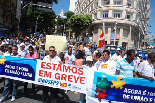 Servidores públicos de Salvador entram em greve