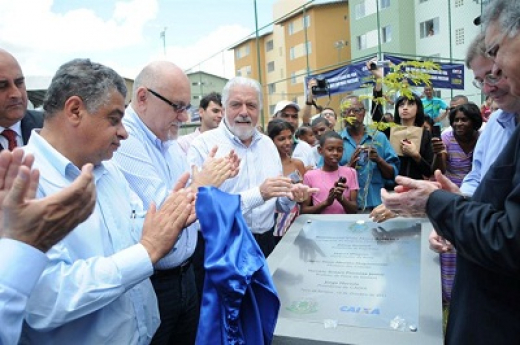 Entrega oficial de unidades habitacionais