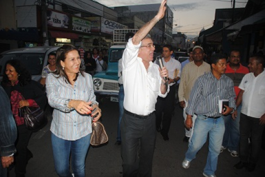 Zé Neto e Eliana visitam Feiraguai