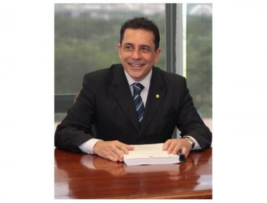 Deputado Sérgio Barradas Carneiro reassume mandato em Brasília