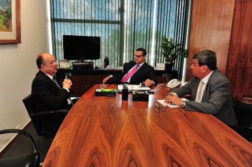 Prefeito aborda SAMU e previdência em Brasília