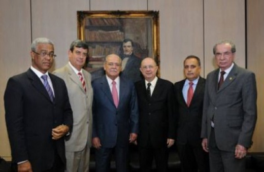 Prefeito é recebido por ministros