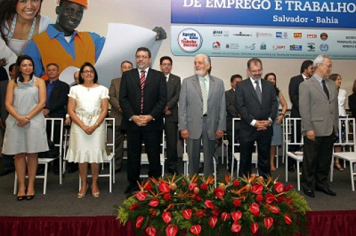 Governador sanciona lei de promoção do trabalho decente