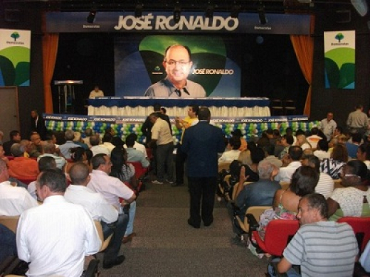 José Ronaldo tem lançada pré-candidatura a prefeito 