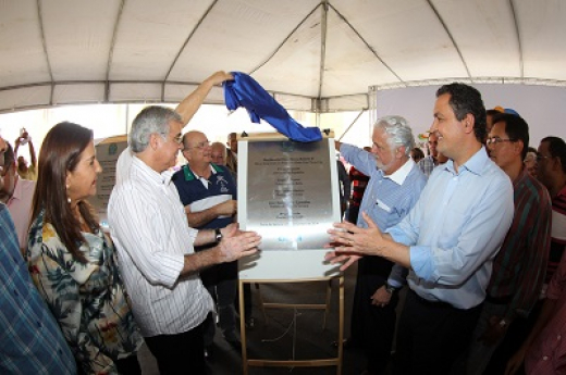 Governador entrega moradias em Feira de Santana