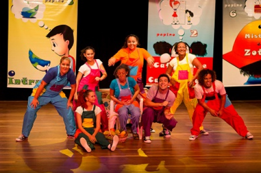 Meia Dúzia de Pepinos estreia no Domingo Tem Teatro!