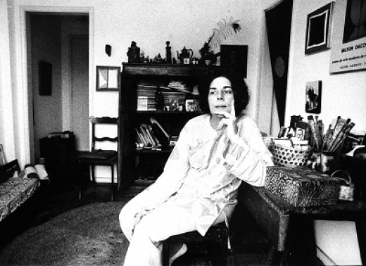 A leveza do desenho de Maria Leontina