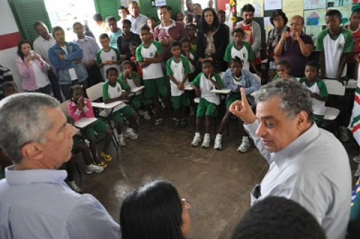 Governo entrega três escolas reformadas