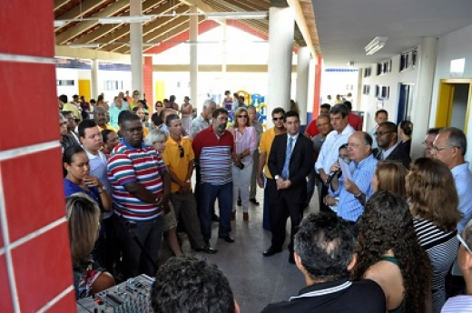 Emoção durante inauguração de Centro de Educação