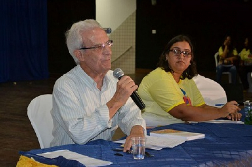 Arroyo defende a escola pública durante a Jornada