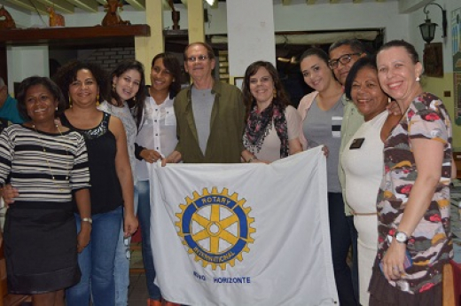 Alunas da rede pública ganham reconhecimento do Rotary