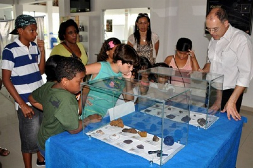 Exposição de meteoritos no Parque do Saber