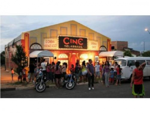 Cinema itinerante para comunidade carente