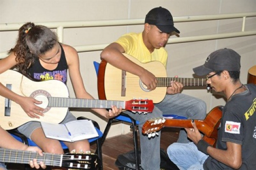 Inscrições para oficinas artísticas em fevereiro