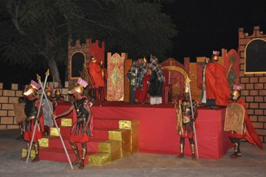 Encenação da Paixão de Cristo encanta público