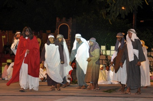 Paixão de Cristo em duas apresentações