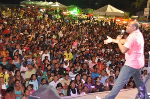 Fernanda Brum e Lázaro no Festival Gospel