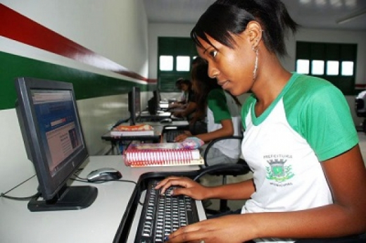 Internet será oferecida em todas as escolas municipais