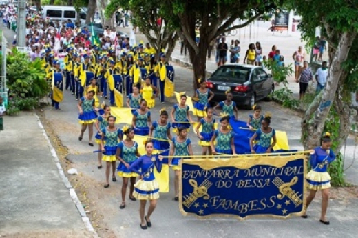 Desfile Cívico em Humildes homenageia Áureo Filho