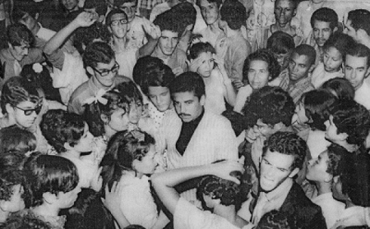 Livro “O Teatro em Feira de Santana” nas bancas