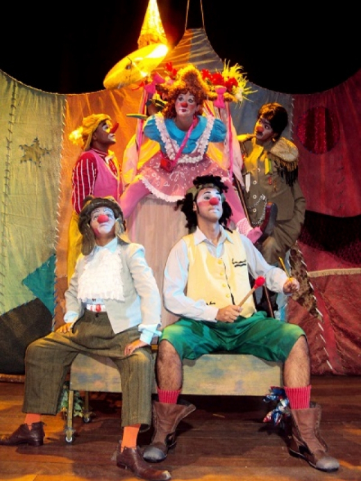 Domingo Tem Teatro apresenta 