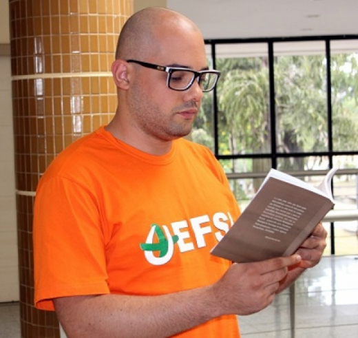 Servidor da Uefs é premiado em concurso municipal de poesia