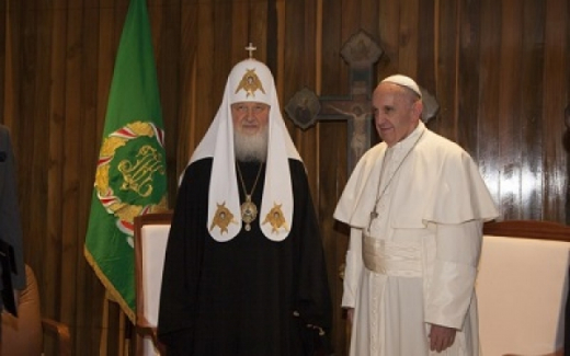 'Somos irmãos', diz papa em encontro histórico com patriarca ortodoxo russo