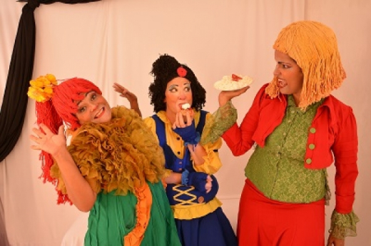 DOMINGO TEM TEATRO