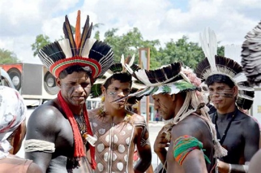 Intercâmbio cultural: índios Kariri-Xokó visitam escolas de Humildes