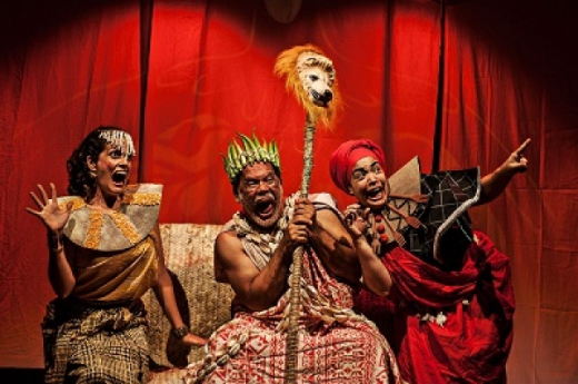 Domingo tem teatro e também museu