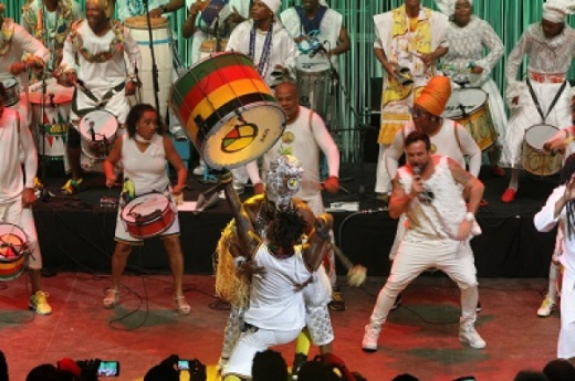 Feiras culturais e atrações musicais movimentam largos do Pelourinho