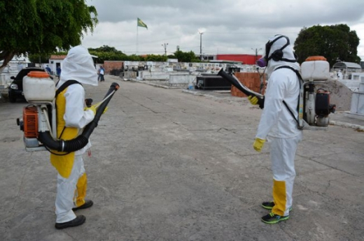 Agentes de endemias combatem proliferação de mosquito 