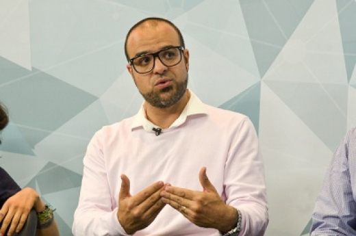 Professor da UFG profere aula magna na Uefs
