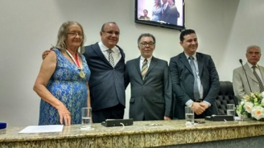 Antônia Velloso homenageada com a Comenda Maria Quitéria