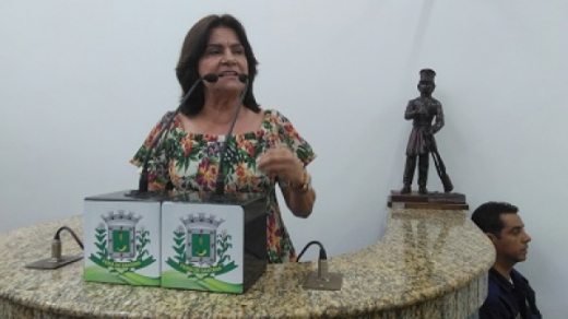 Eremita denuncia conivência de fiscais em calçadas ocupadas