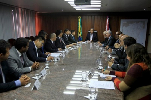 Rui recebe comitiva chinesa interessada na Ponte Salvador-Itaparica