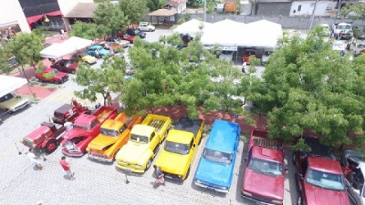 Feira sedia encontro de veículos antigos Princesa Do Sertão
