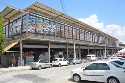 Prefeitura de Feira isenta pagamento de aluguéis no Shopping Popular